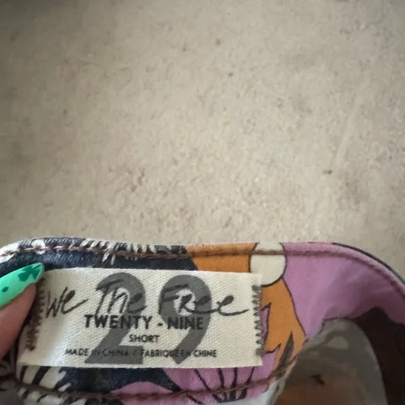 We The Free Just Float On Psychedelic Floral Flare Jeans Size 29 Short NWT - Picture 3 of 9